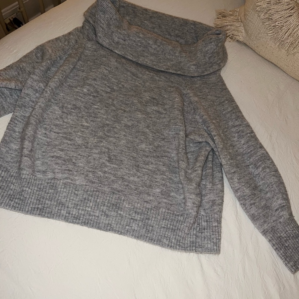 HM off shoulder knit sweater